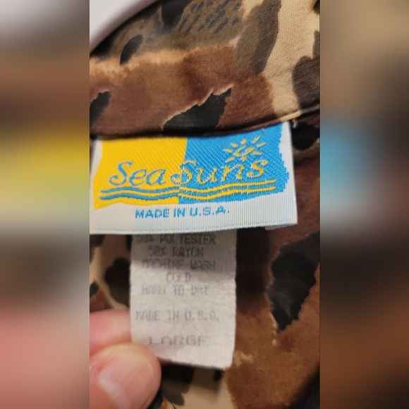 Animal Print Button-Up Shirt - Picture 4 of 4